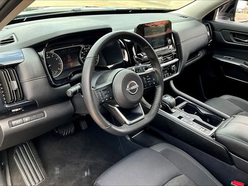 Used 2024 Nissan Pathfinder SV w/ Cargo Package image 16