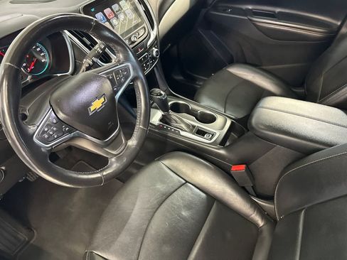 Used 2018 Chevrolet Equinox Premier FWD image 12