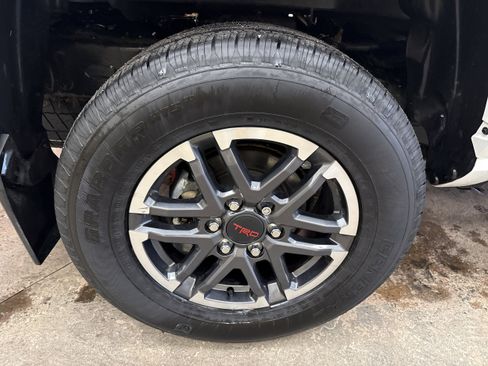 Used 2024 Toyota Tacoma TRD Sport w/ TRD Sport Upgrade Package image 10