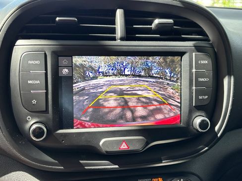 Used 2025 Kia Soul LX w/ LX Technology Package FWD image 21