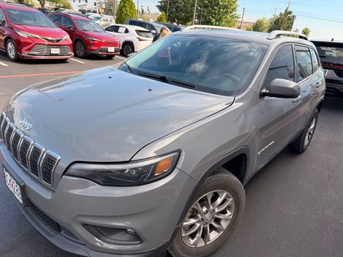 Used 2021 Jeep Cherokee Latitude Lux w/ Sun & Sound Group AWD/4WD image 4
