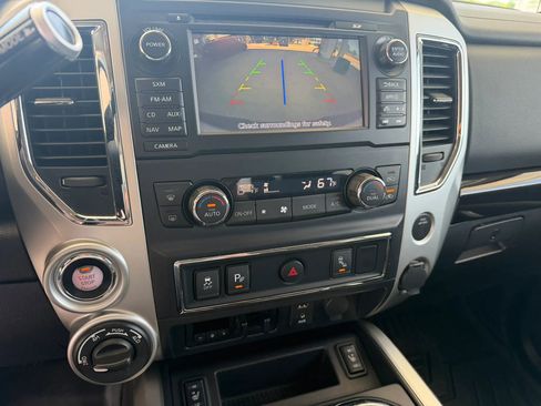 Used 2018 Nissan Titan SV w/ SV Convenience Package AWD/4WD image 14
