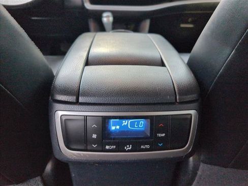 Used 2015 Toyota Highlander Limited FWD image 20