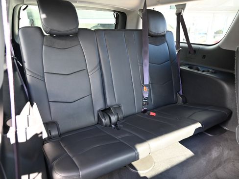 Used 2017 Cadillac Escalade ESV Luxury image 53