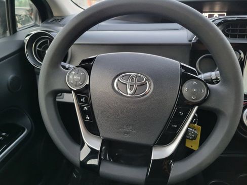 Used 2018 Toyota Prius C Two image 22