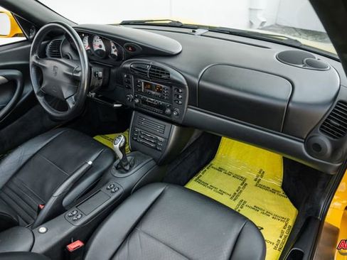 Used 2000 Porsche 911 Carrera 4 image 18