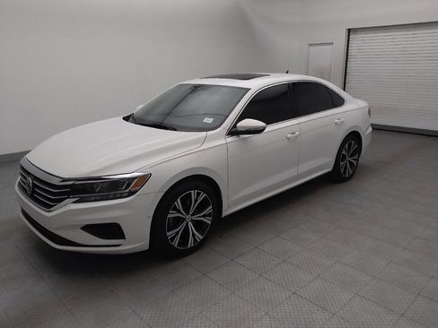 Used 2020 Volkswagen Passat 2.0T SEL FWD image 2
