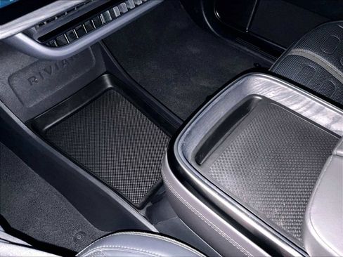 Used 2023 Rivian R1S Adventure image 20