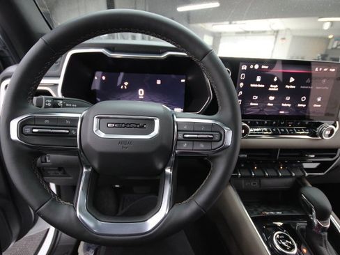 Used 2023 GMC Canyon Denali image 18