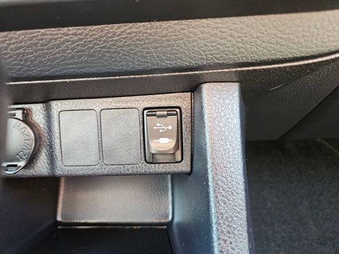 Used 2016 Toyota Corolla LE FWD image 28