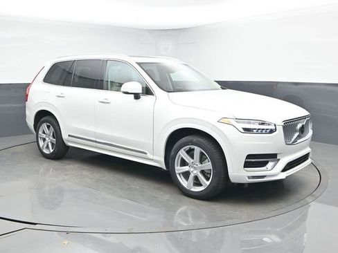 Used 2024 Volvo XC90 B5 Core w/ Protection Package Premier image 6