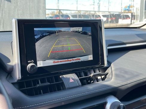 Used 2025 Toyota RAV4 XLE image 17