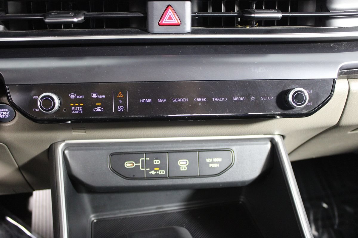 Used 2025 Kia Carnival FWD image 25