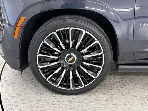 Used 2025 Chevrolet Tahoe High Country AWD/4WD image 13