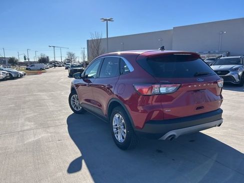 Used 2020 Ford Escape SE image 5