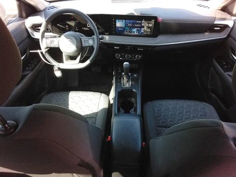 Used 2025 Nissan Kicks SV AWD/4WD image 8