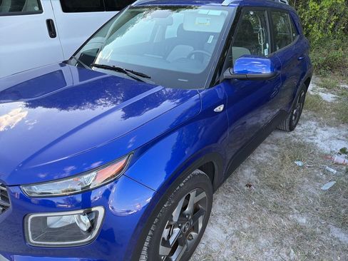 Used 2025 Hyundai Venue SEL FWD image 1