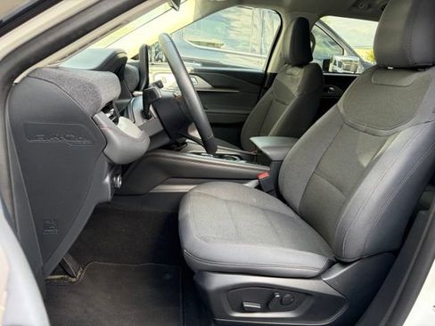 Used 2025 Ford Explorer Active RWD image 13