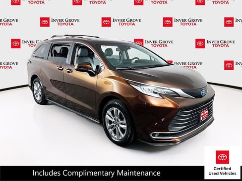 Certified 2022 Toyota Sienna Limited AWD/4WD image 3