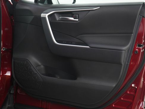 Used 2025 Toyota RAV4 XLE image 11