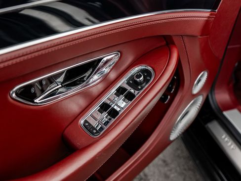 Used 2020 Bentley Continental GT image 32