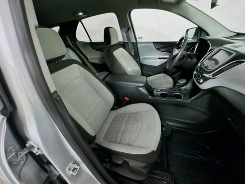 Used 2022 Chevrolet Equinox LS w/ LS Convenience Package image 28