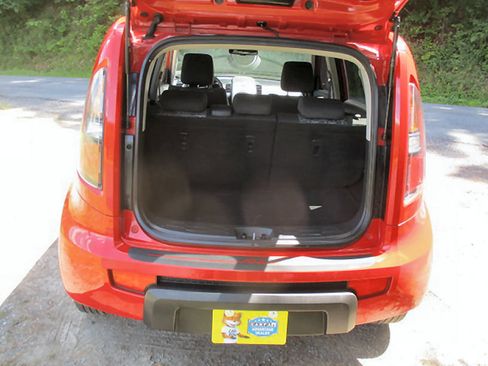 Used 2010 Kia Soul + w/ Audio Pkg FWD image 11
