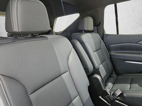 Used 2025 Chevrolet Traverse LT w/ Enhanced Driving Package AWD/4WD image 19