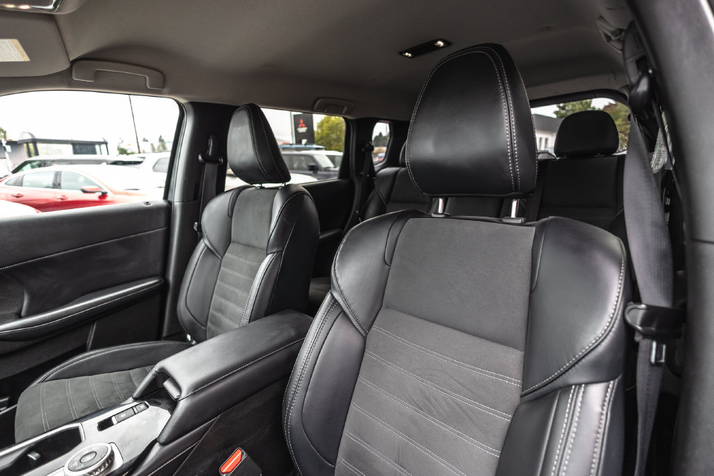Used 2025 Mitsubishi Outlander SE FWD image 19