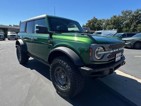New 2025 Ford Bronco Badlands image 2