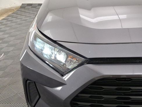 Used 2021 Toyota RAV4 LE AWD/4WD image 19