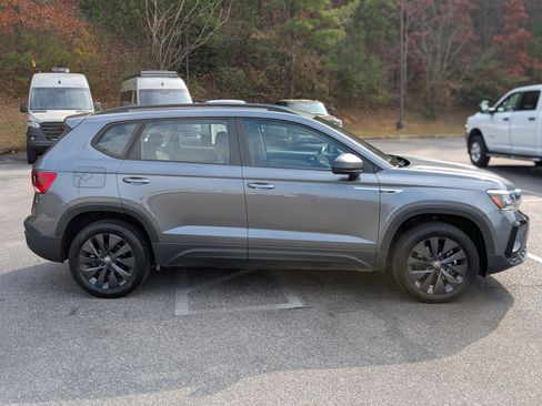 Used 2024 Volkswagen Taos S image 10