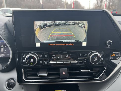 Used 2023 Toyota Highlander Limited image 19
