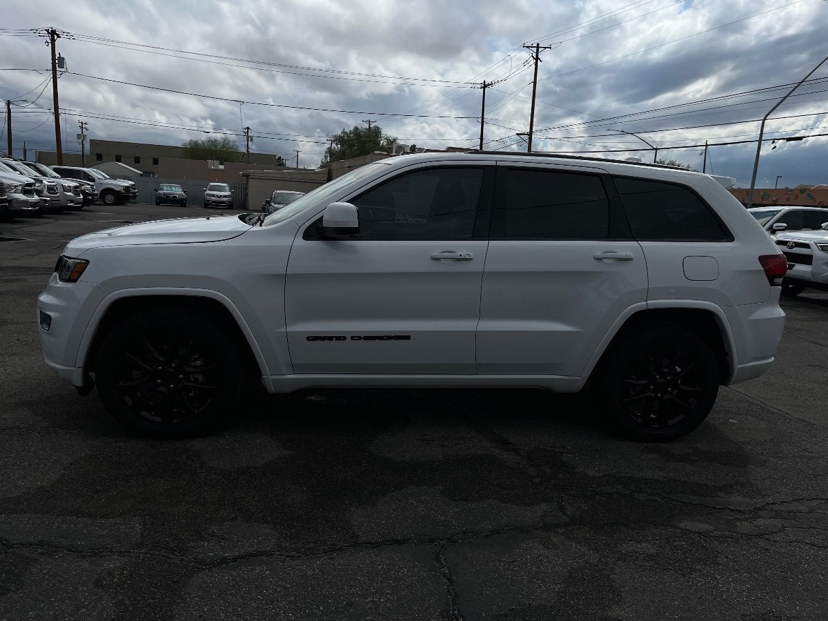Used 2020 Jeep Grand Cherokee Altitude RWD image 9