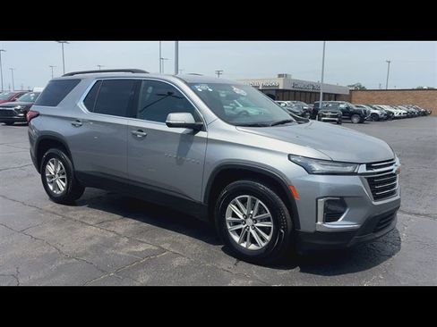Used 2023 Chevrolet Traverse LT FWD image 2