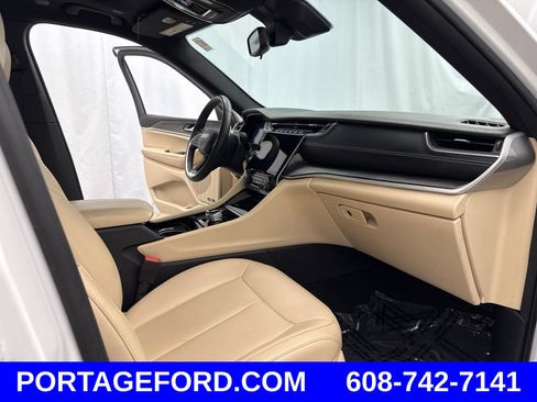 Certified 2023 Jeep Grand Cherokee Limited w/ Trailer Tow Prep Group (B) AWD/4WD image 28