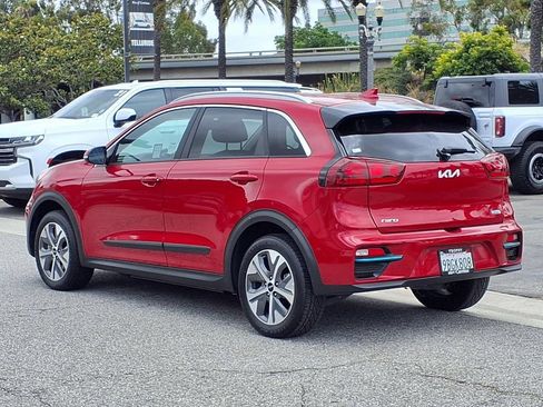 Certified 2022 Kia Niro EX FWD image 3