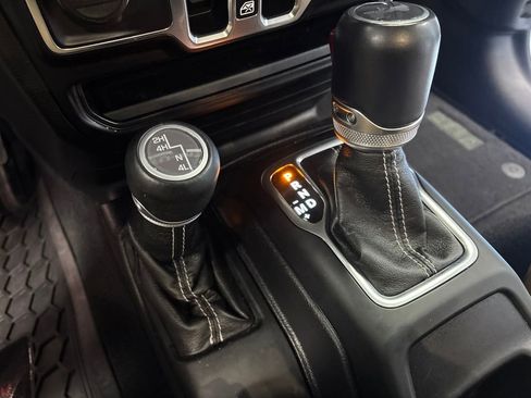 Used 2021 Jeep Wrangler Unlimited Sahara AWD/4WD image 19