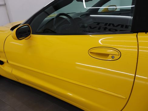 Used 2000 Chevrolet Corvette Convertible w/ Memory Pkg RWD image 25