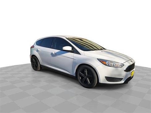 Used 2018 Ford Focus SE image 2