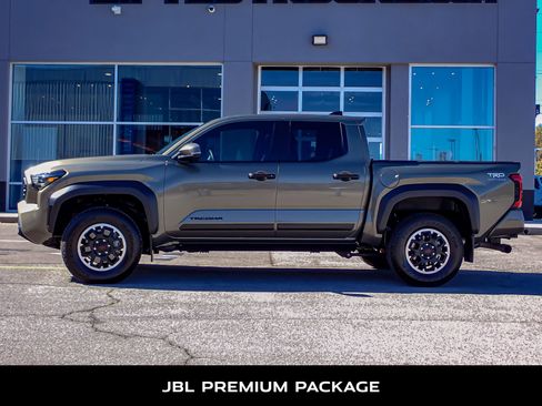 Used 2024 Toyota Tacoma TRD Off-Road image 5