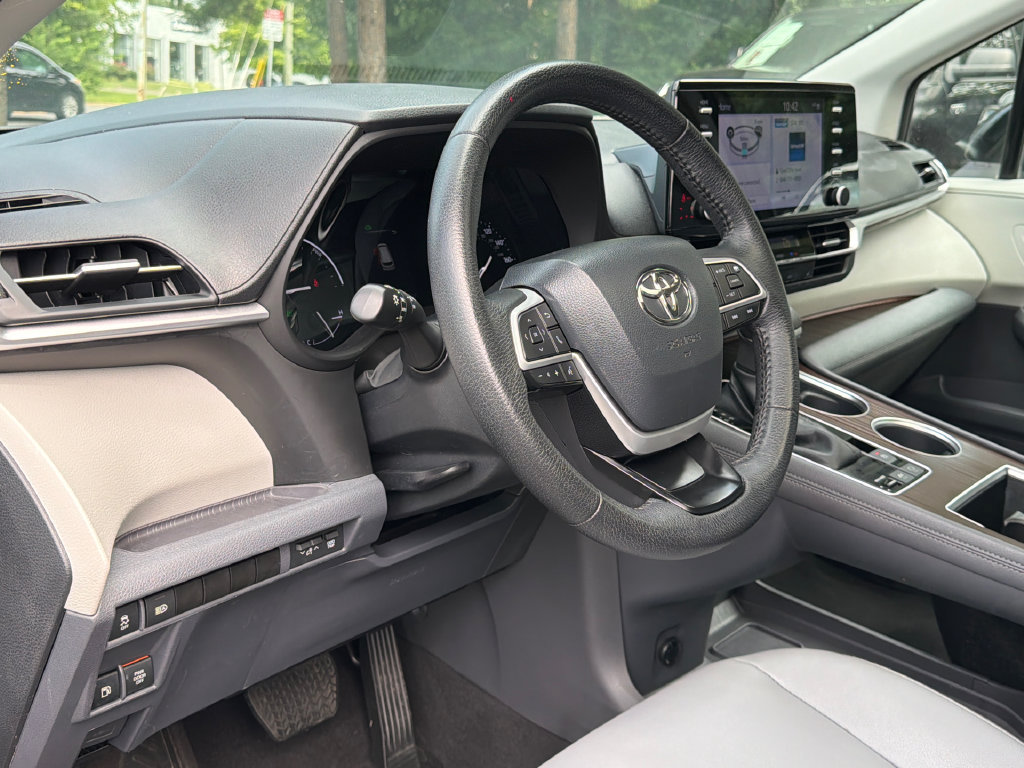 Used 2023 Toyota Sienna XLE AWD/4WD image 19