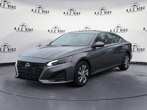 Used 2023 Nissan Altima 2.5 S FWD image 3
