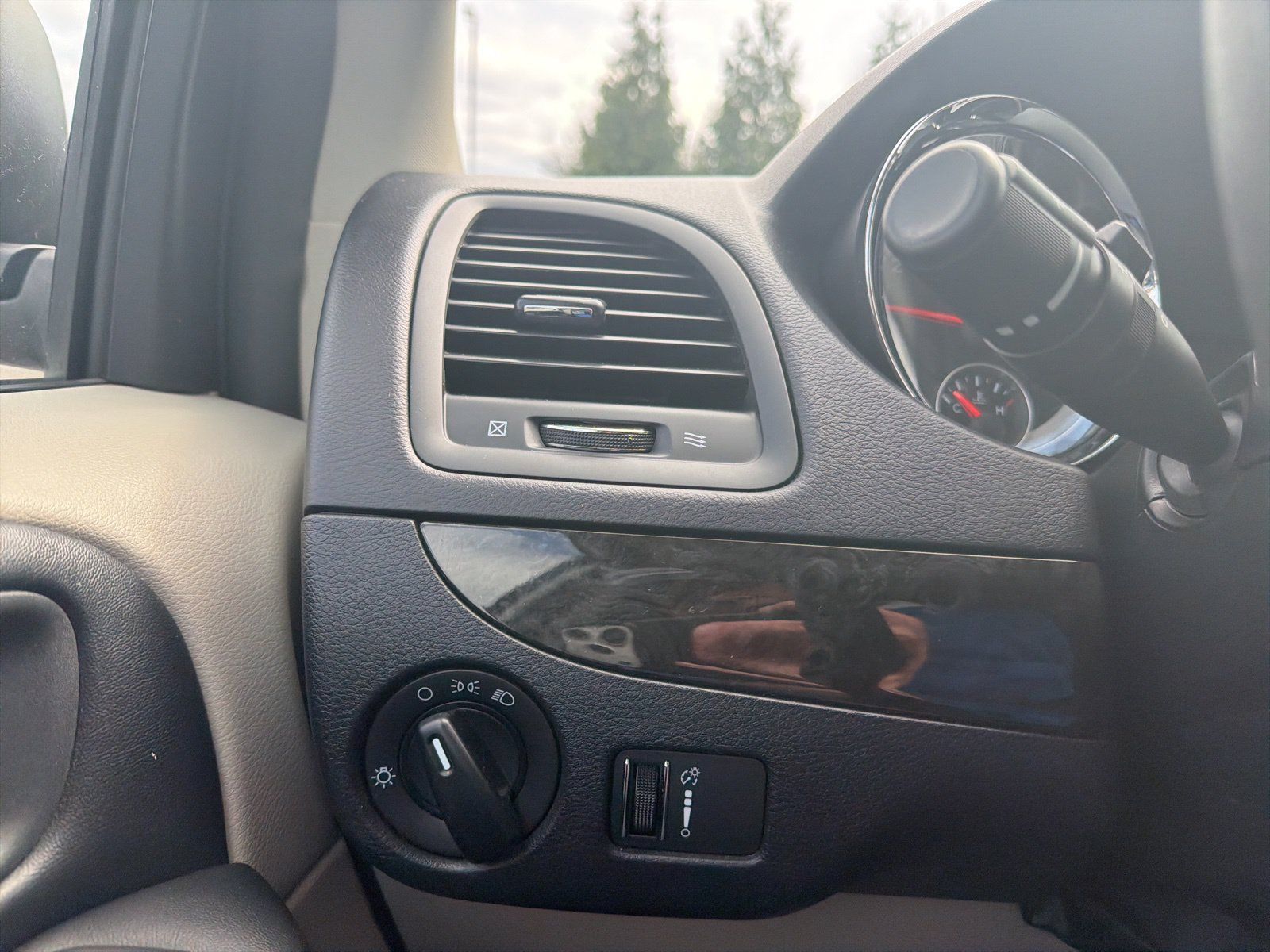 Used 2020 Dodge Grand Caravan SE FWD image 19