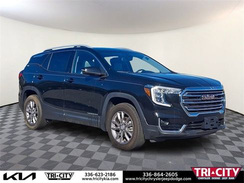 Used 2024 GMC Terrain SLT image 1