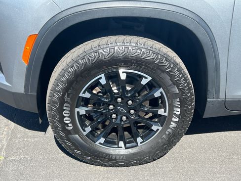 Used 2025 Chevrolet Traverse Z71 AWD/4WD image 7
