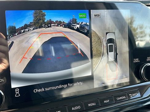 Used 2023 Nissan Pathfinder SL image 14