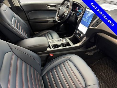 Used 2022 Ford Edge SEL w/ Sport Appearance Package image 6