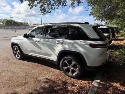 Used 2022 Jeep Grand Cherokee Limited 4xe AWD/4WD image 4
