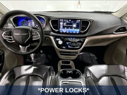 Used 2023 Chrysler Pacifica Touring-L AWD/4WD image 10